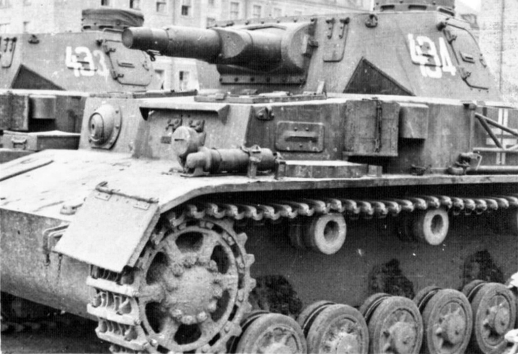 Первая а четвертая т. Танк PZ 4. Т4 танк вермахта. Т-4 танк. ПЗ т4.
